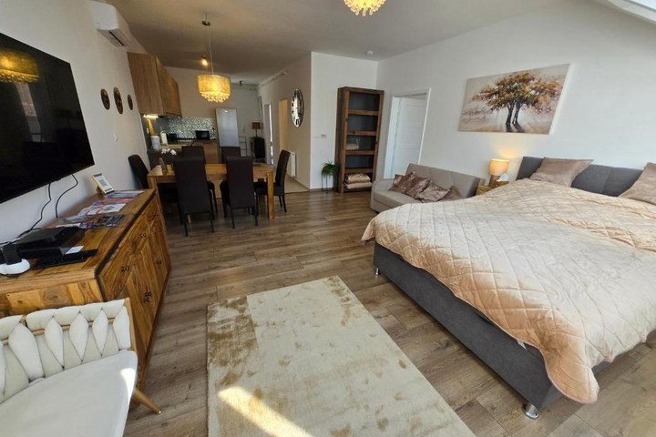 Rottenbiller Gardens, 3 luxus apartman